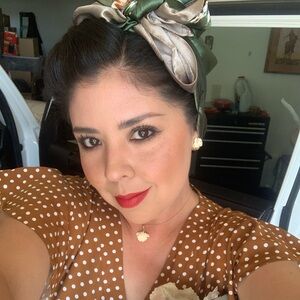 Meet your Posher, Alexis